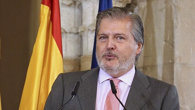 Méndez de Vigo promete la eliminación de requisitos económicos para